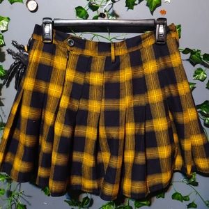 Plaid Juniors Black and yellow Skort.